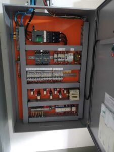 QUADRO ELÉTRICO DE DISTRIBUIÇÃO COM ACIONAMENTO LOCAL E REMOTO